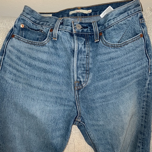 Levi’s Wedgie Fit Light Wash High Rise Jean - Picture 2 of 5